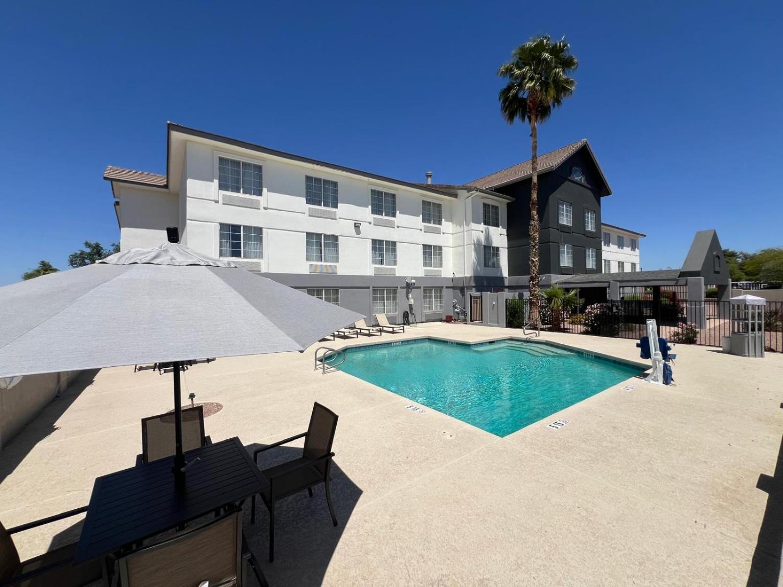 Garner Hotel By Ihg Phoenix - Surprise Esterno foto